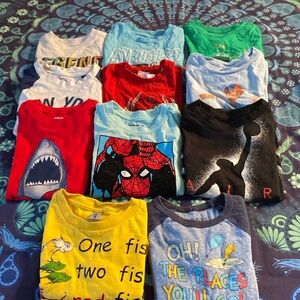🐶🐶Boys graphic  11 short sleeve T-shirts mostly size 5 but 2 that are 4T